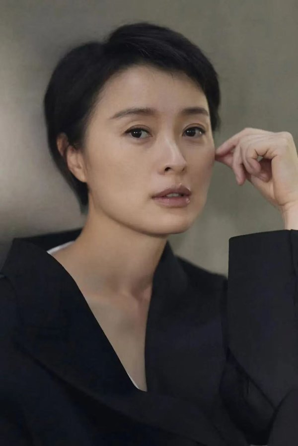 富隆咨询 吴越出席上戏毕业典礼，回望23岁的漫长夏天，寄语青年人“学会等待自己”