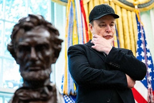 策略红 有的认为时机成熟，有的担心很难成功，美媒激辩马斯克建第三党