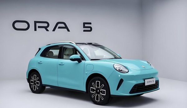 镕盛配资 精致时尚的代步车，轴距2720mm，搭载150千瓦电机，续航580km